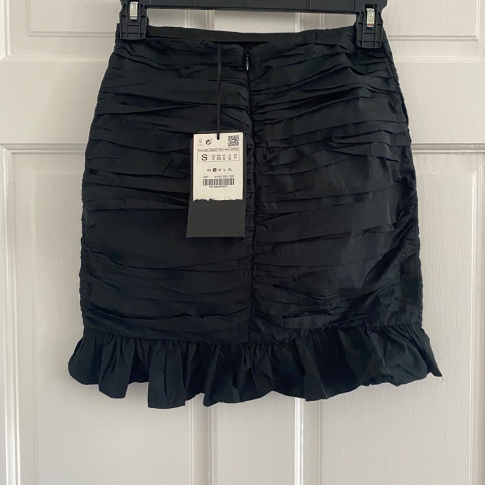 Zara ruffle skirt size small